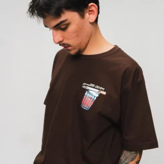 CAMISETA NARINA CAFEZIN NARINA SKATE